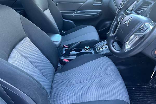 2022 Mitsubishi Triton GLX MR 4X4