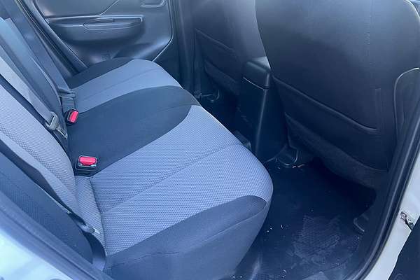 2022 Mitsubishi Triton GLX MR 4X4