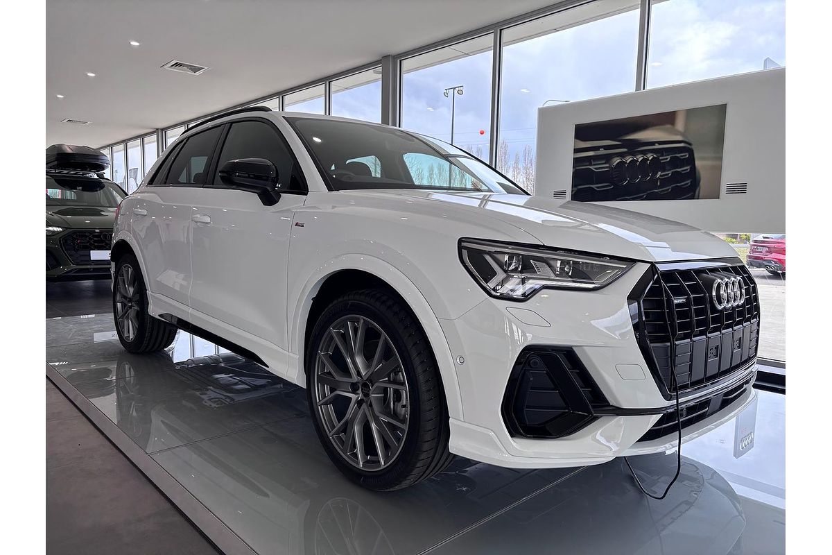 2025 Audi Q3 40 TFSI S line F3