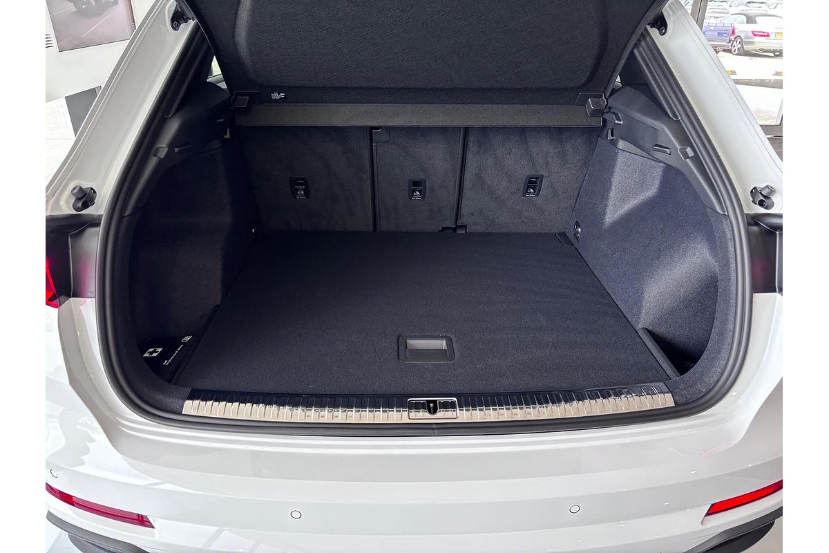 2025 Audi Q3 40 TFSI S line F3