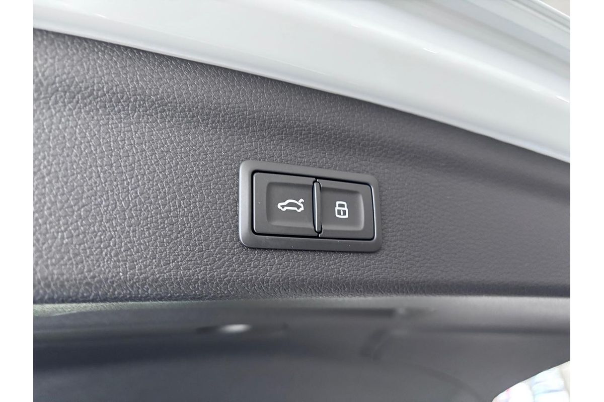 2025 Audi Q3 40 TFSI S line F3