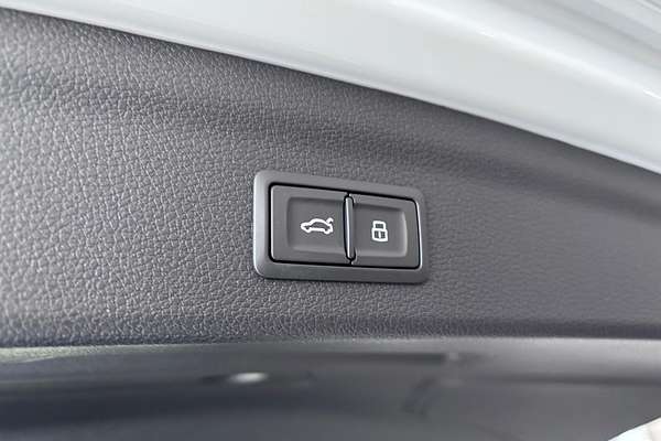 2025 Audi Q3 40 TFSI S line F3