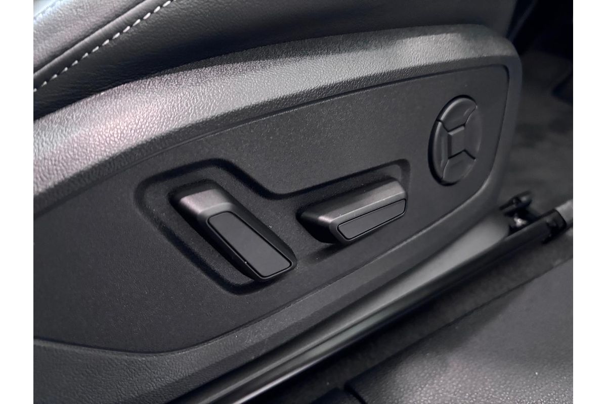 2025 Audi Q3 40 TFSI S line F3