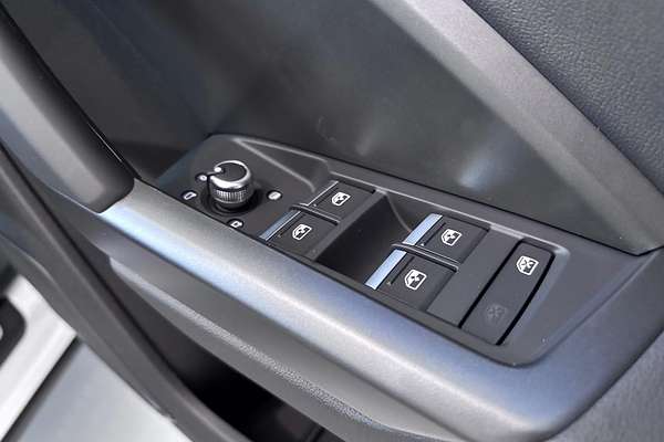 2025 Audi Q3 40 TFSI S line F3