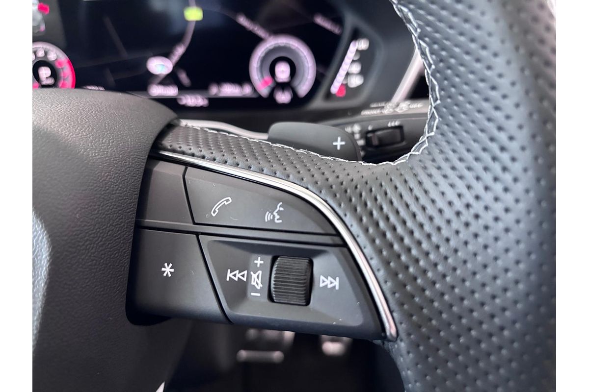 2025 Audi Q3 40 TFSI S line F3