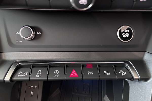 2025 Audi Q3 40 TFSI S line F3