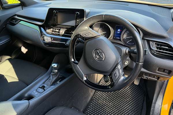 2017 Toyota C-HR  NGX50R