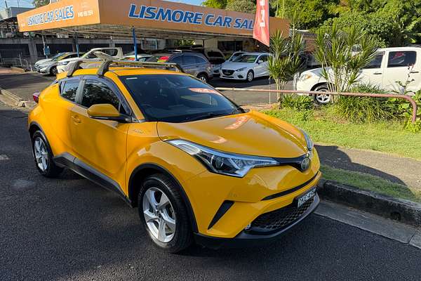 2017 Toyota C-HR  NGX50R