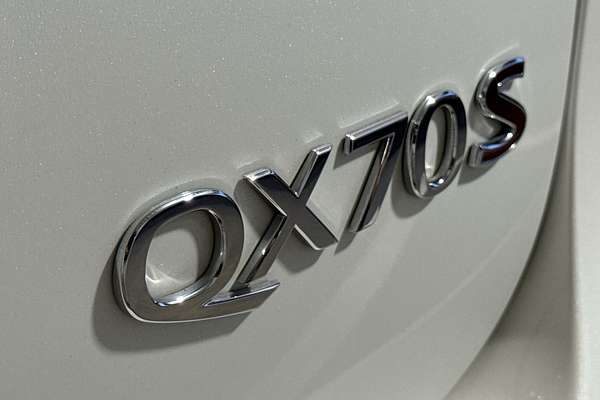 2019 INFINITI QX70 S Premium S51