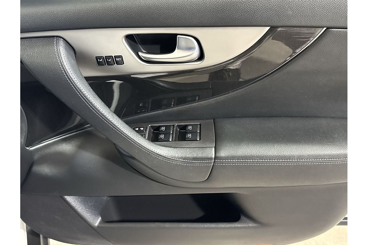 2019 INFINITI QX70 S Premium S51