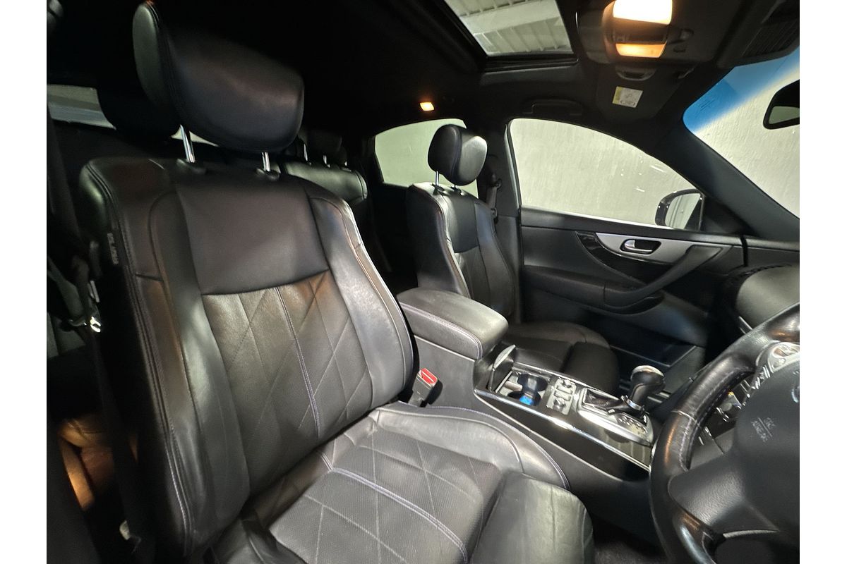 2019 INFINITI QX70 S Premium S51