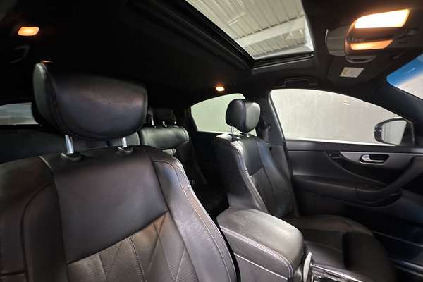 2019 INFINITI QX70 S Premium S51