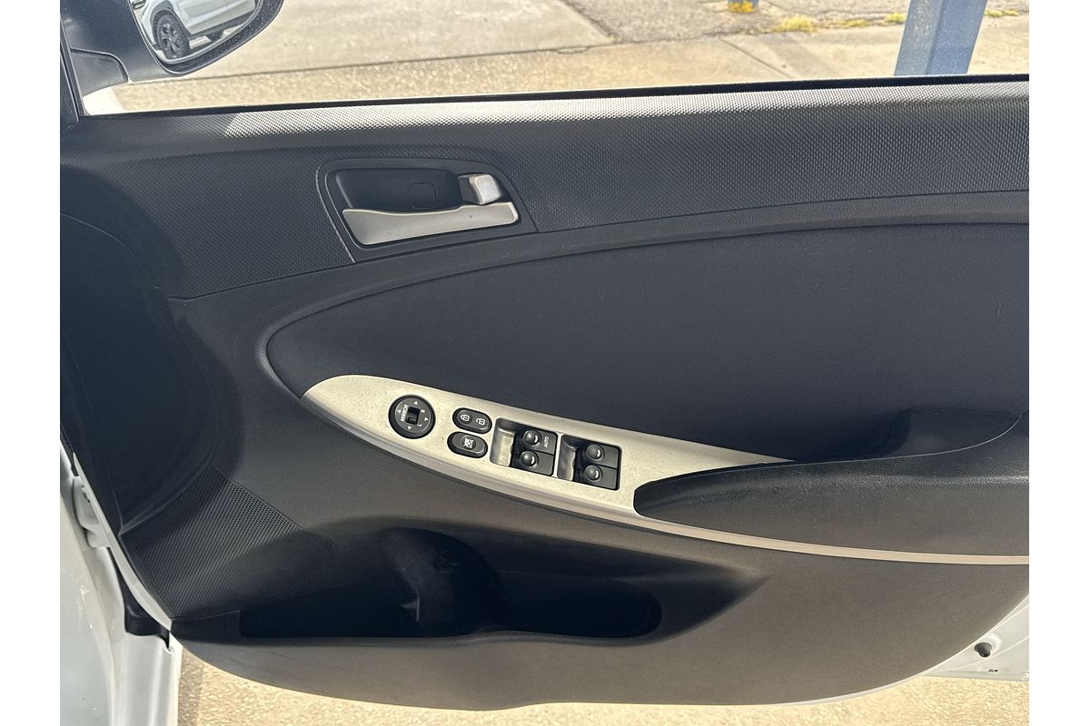 2017 Hyundai Accent Active RB4