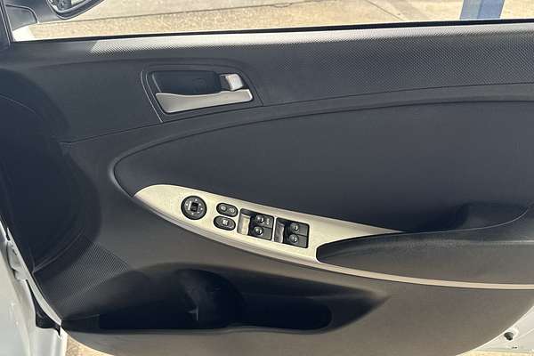 2017 Hyundai Accent Active RB4