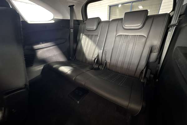 2023 Isuzu MU-X LS-T