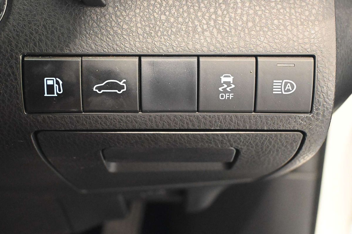 2020 Toyota Camry Ascent Sport AXVH71R