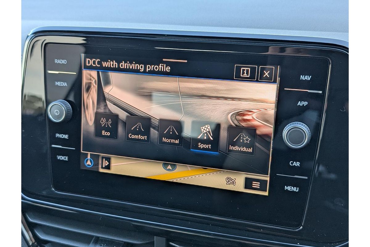 2025 Volkswagen T-Roc 140TSI R-Line D11