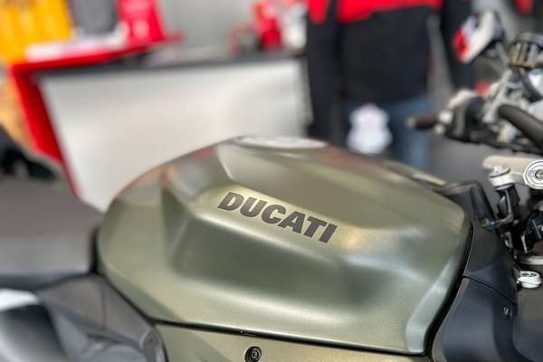 2024 Ducati STREETFIGHTER V2