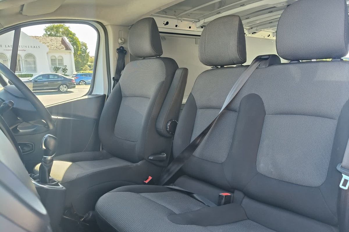 2020 Mitsubishi Express GLX SN LWB