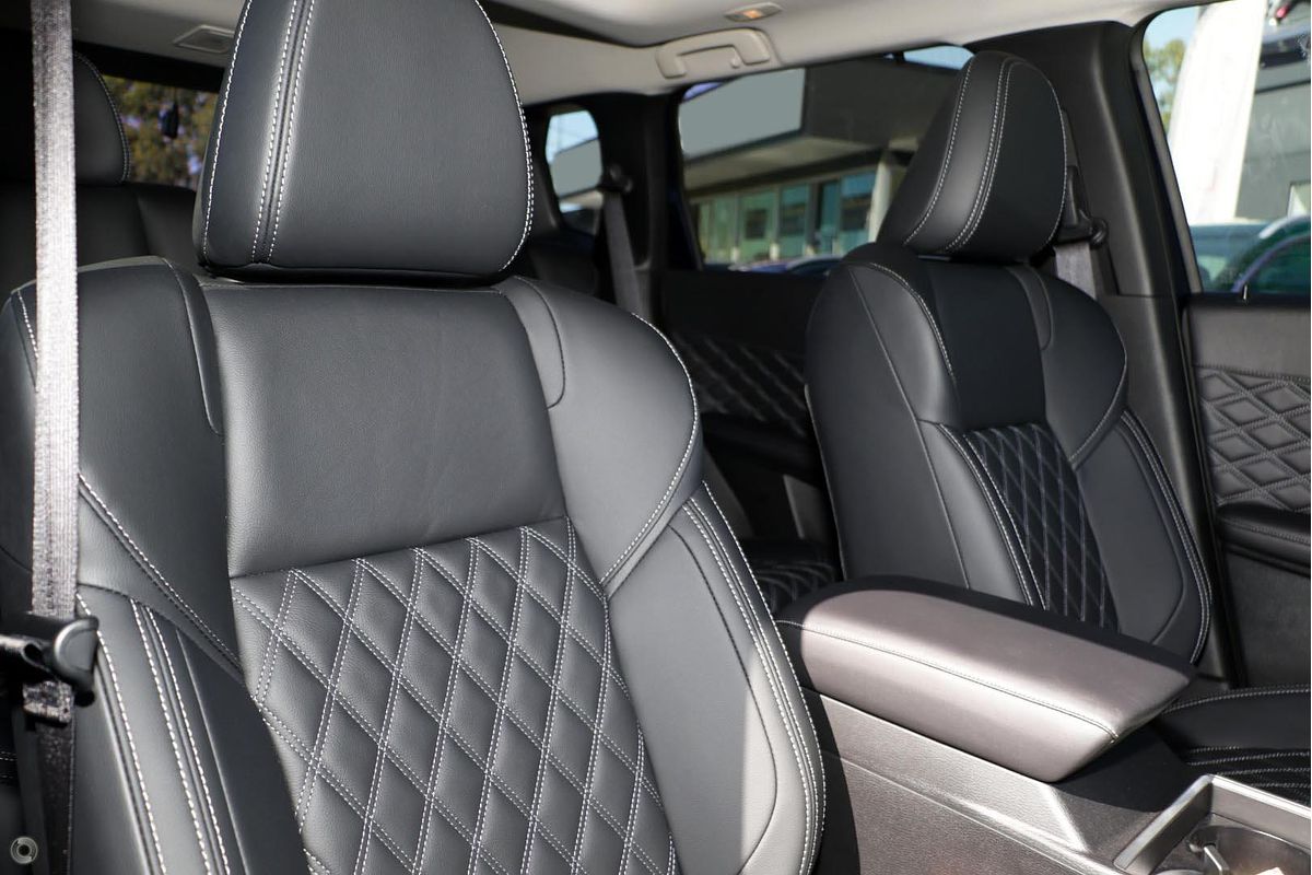 2024 Mitsubishi Outlander PHEV Exceed ZM