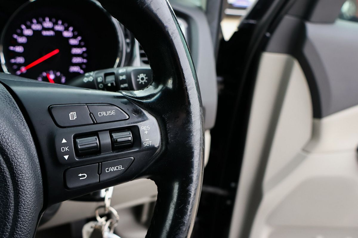 2017 Kia Carnival Si YP