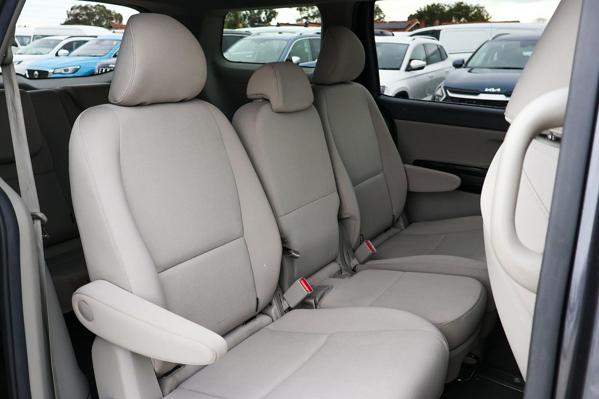 2017 Kia Carnival Si YP