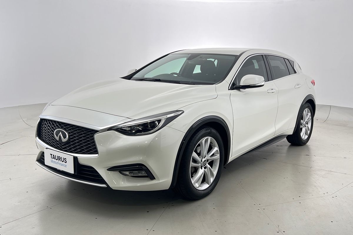 2016 INFINITI Q30 GT H15