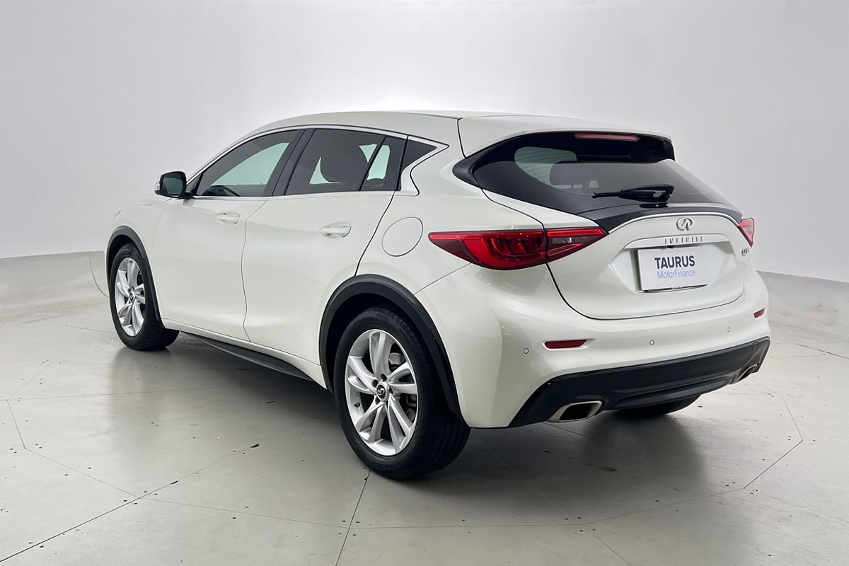 2016 INFINITI Q30 GT H15