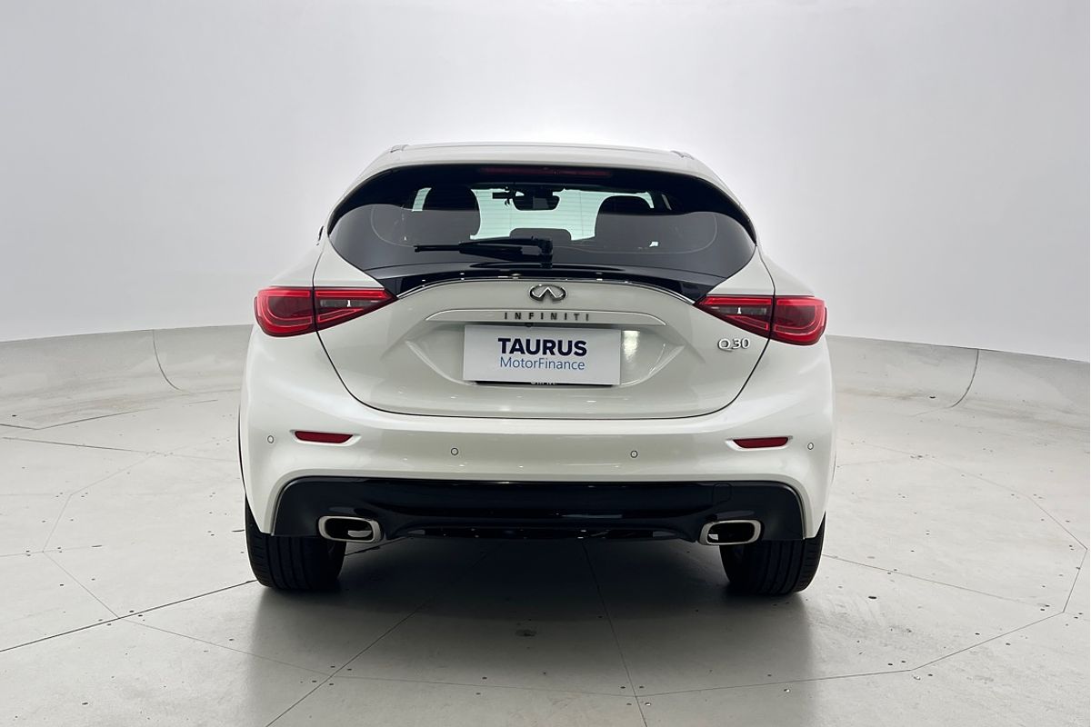 2016 INFINITI Q30 GT H15