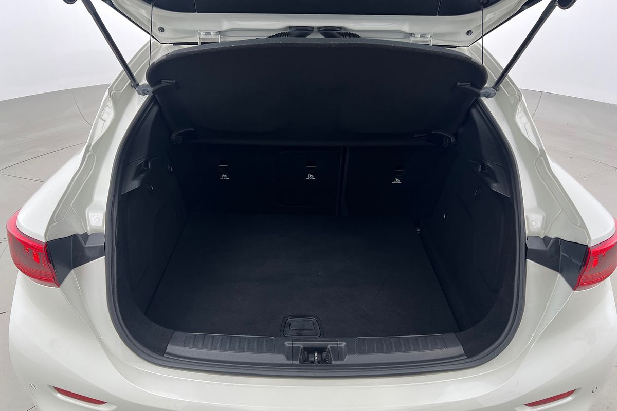 2016 INFINITI Q30 GT H15