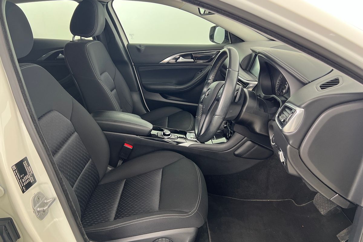 2016 INFINITI Q30 GT H15
