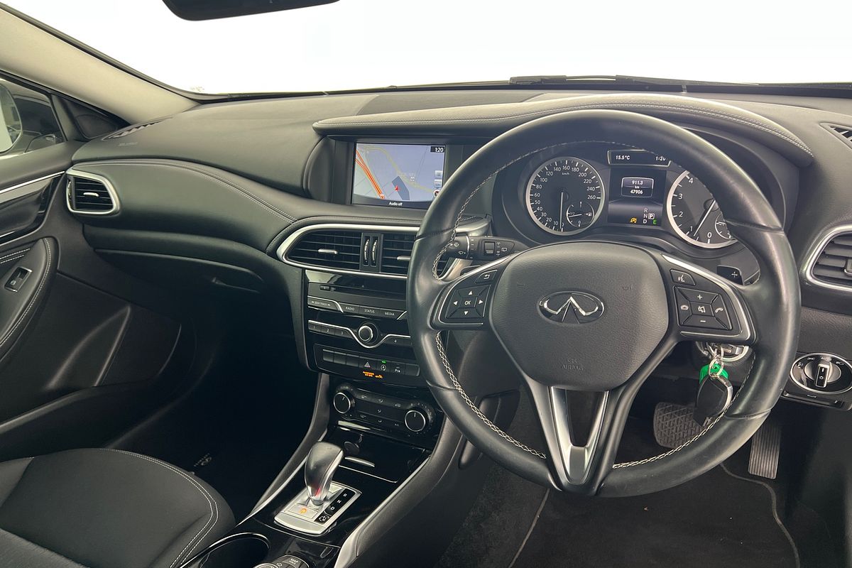 2016 INFINITI Q30 GT H15