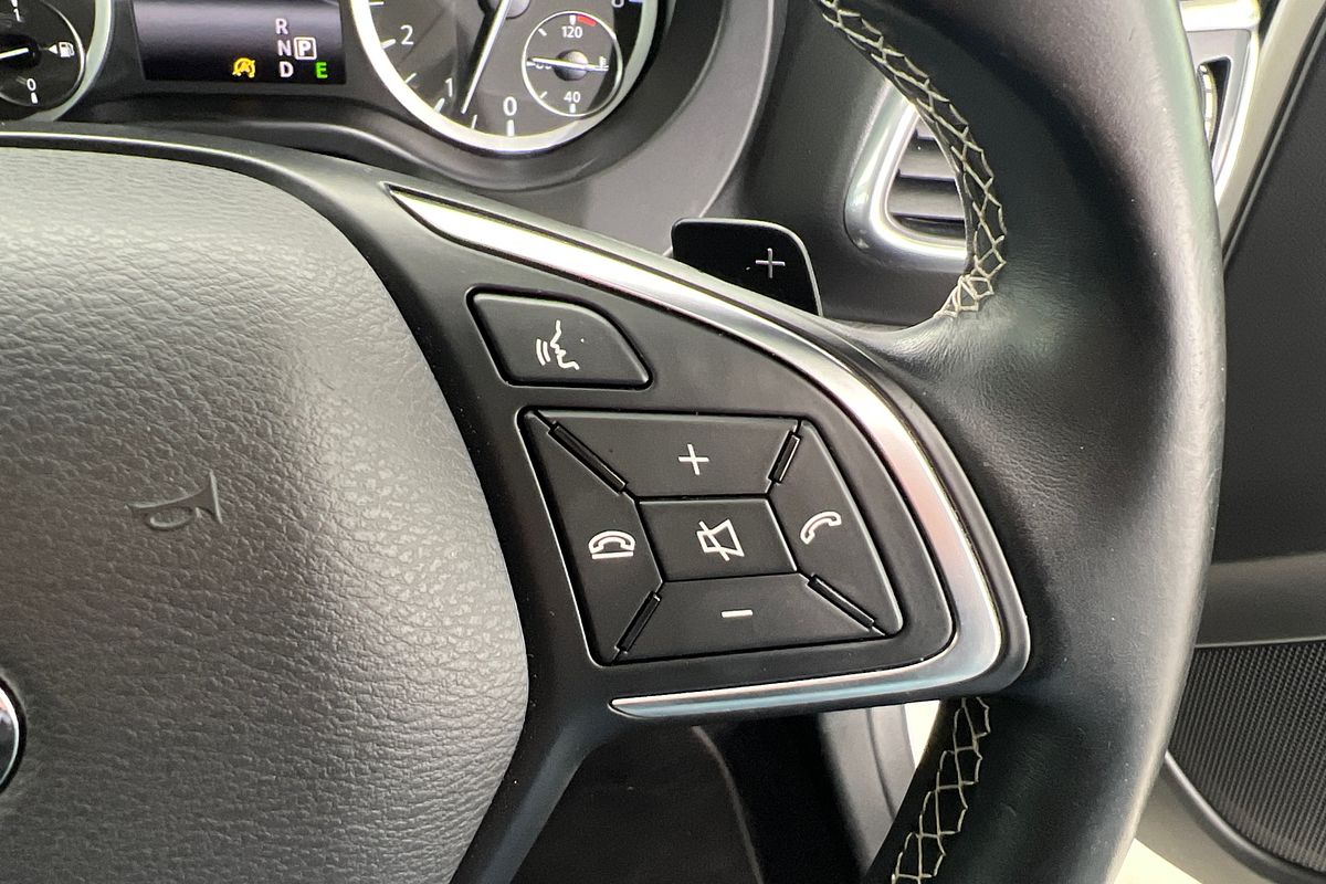 2016 INFINITI Q30 GT H15