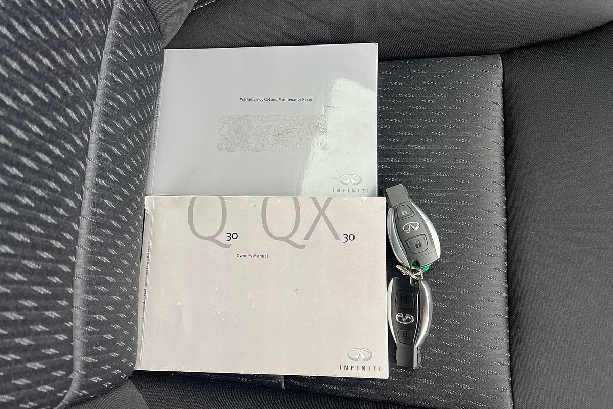 2016 INFINITI Q30 GT H15