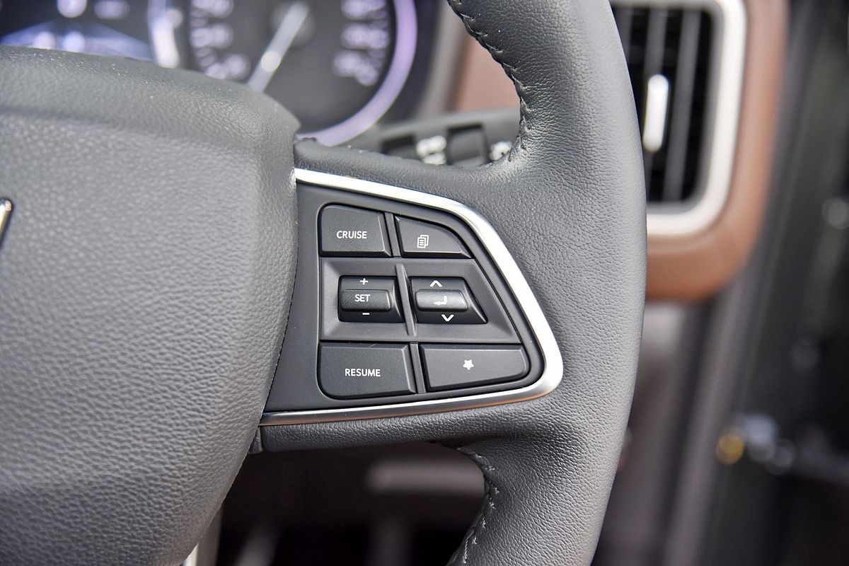2023 Mahindra Scorpio Z8