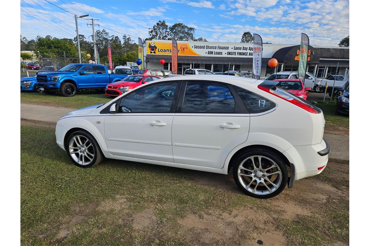 2005 Ford Focus LX LS