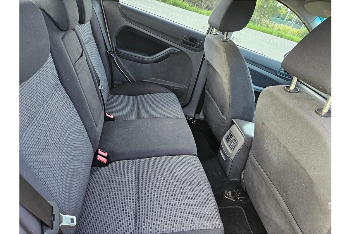 2005 Ford Focus LX LS