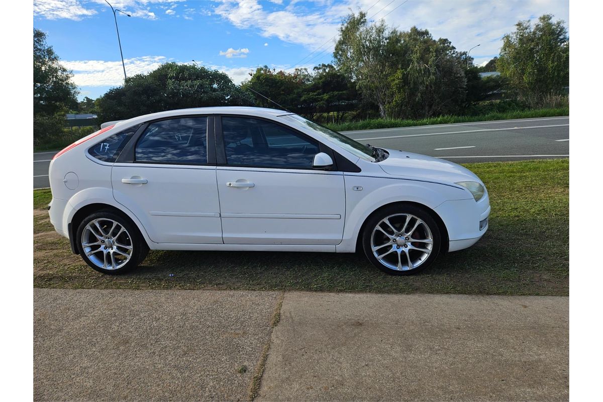 2005 Ford Focus LX LS