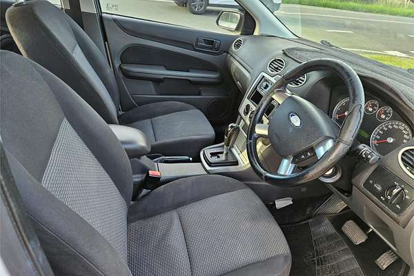 2005 Ford Focus LX LS