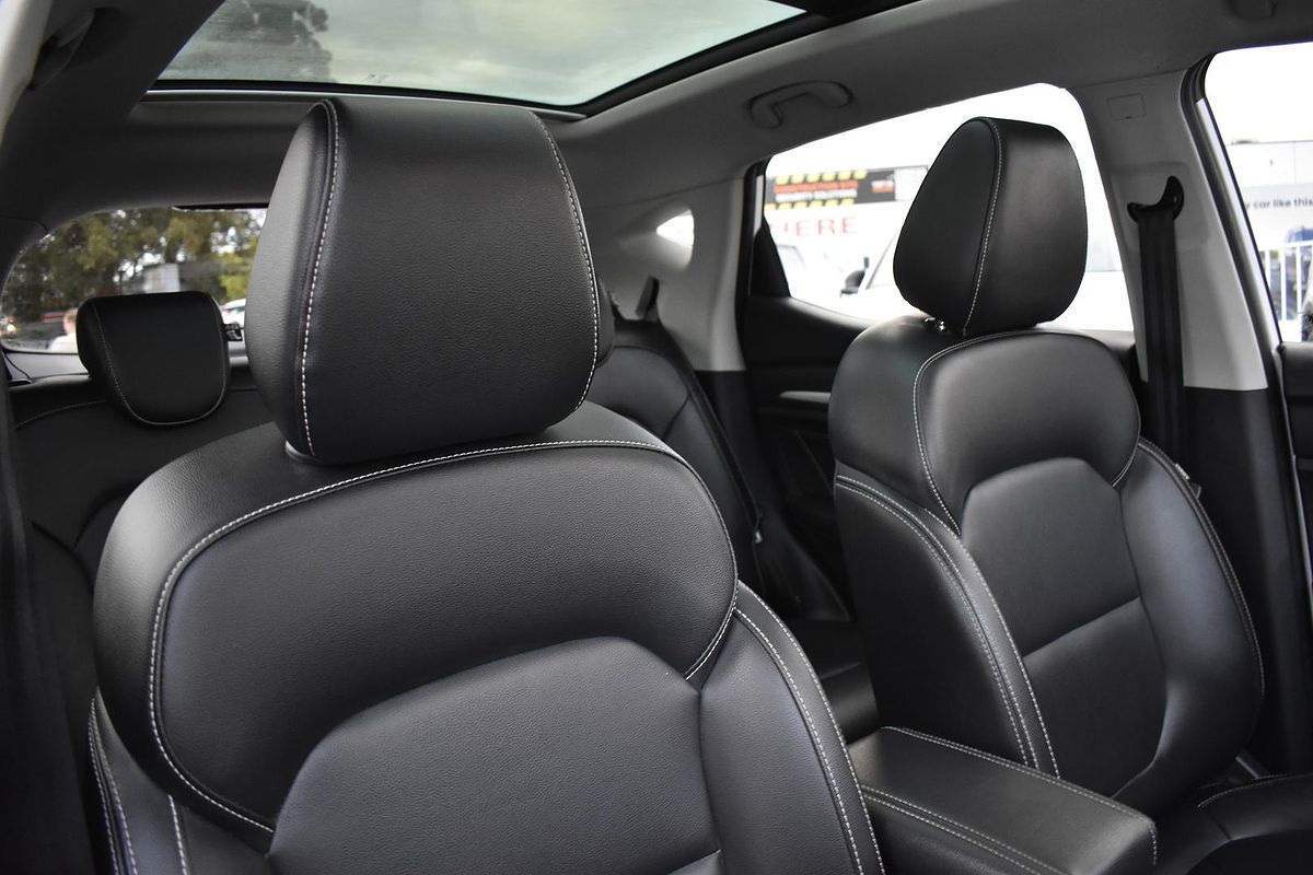 2020 MG ZS Essence AZS1