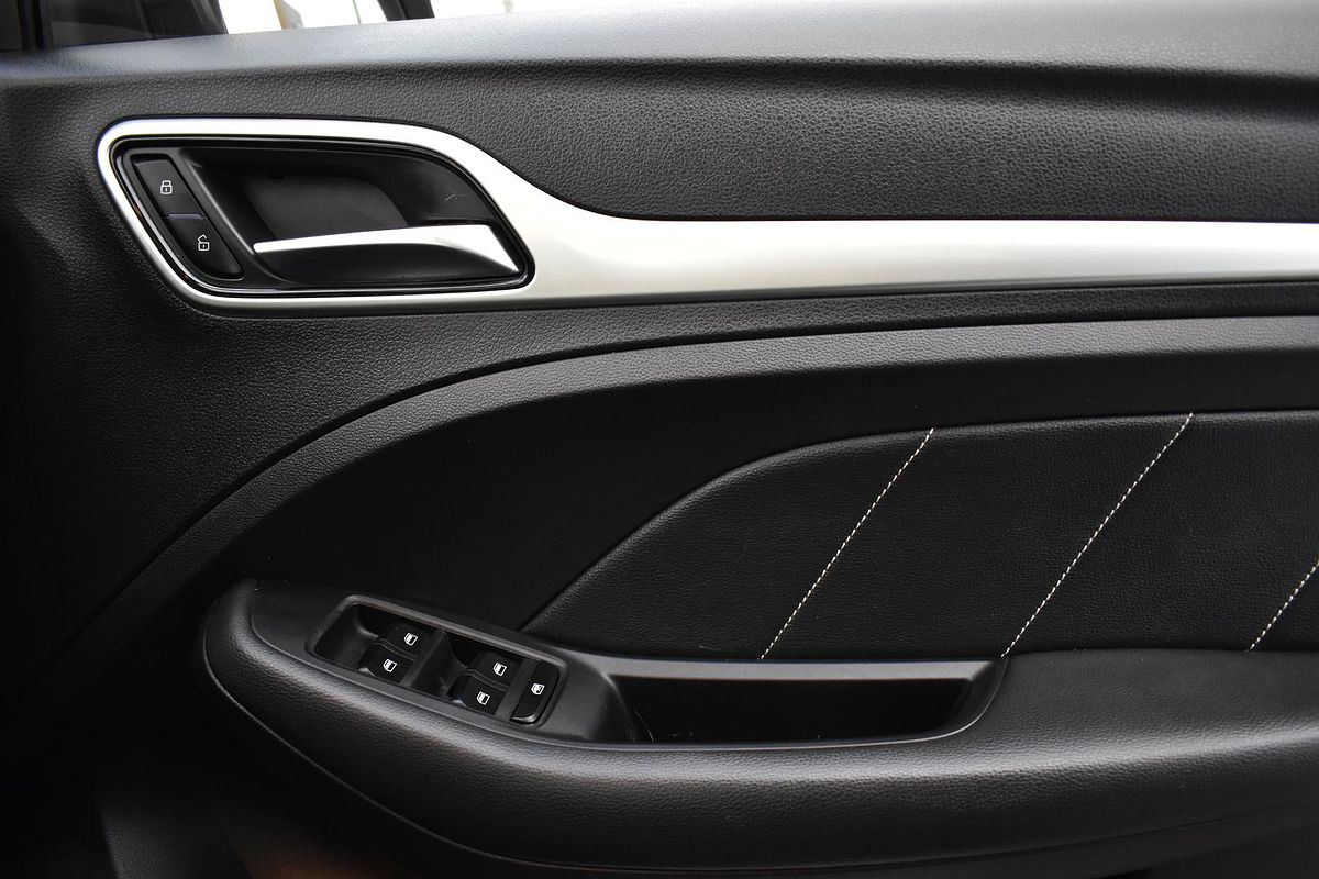 2020 MG ZS Essence AZS1