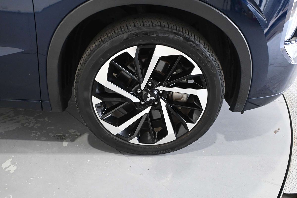 2022 Mitsubishi Outlander Exceed ZM