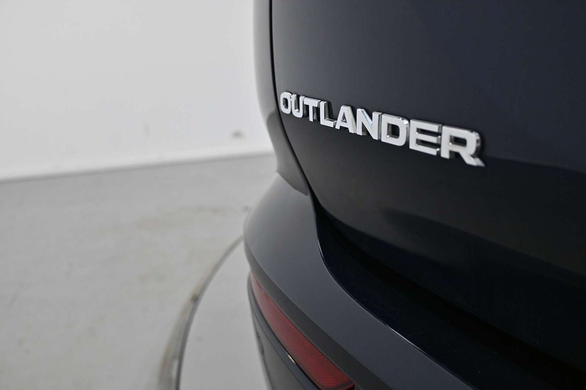 2022 Mitsubishi Outlander Exceed ZM