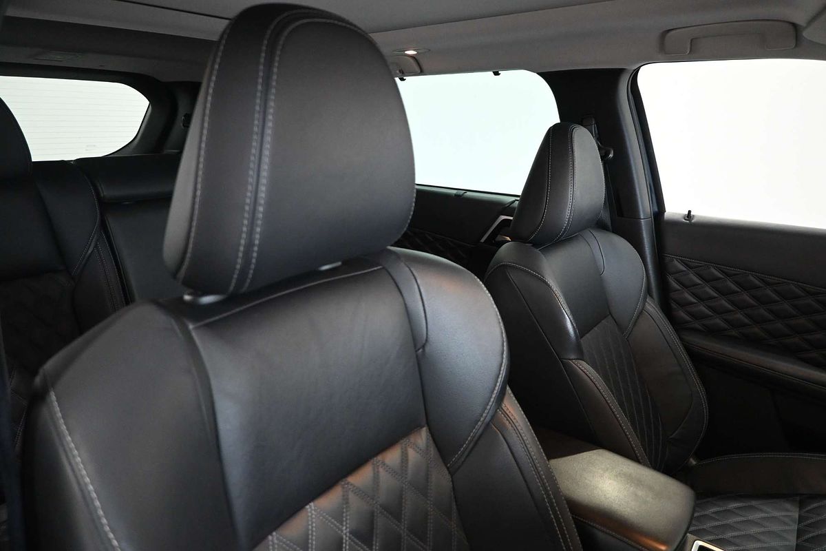 2022 Mitsubishi Outlander Exceed ZM