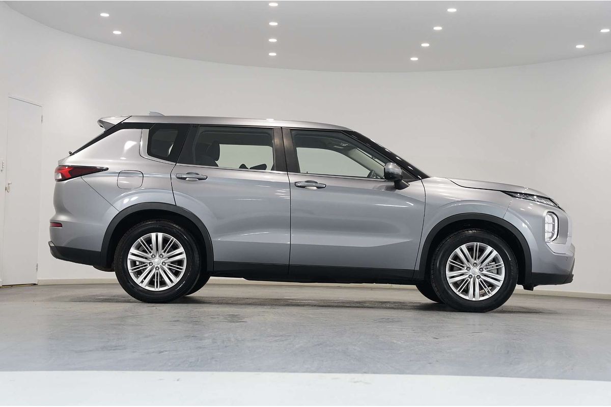 2022 Mitsubishi Outlander ES ZM