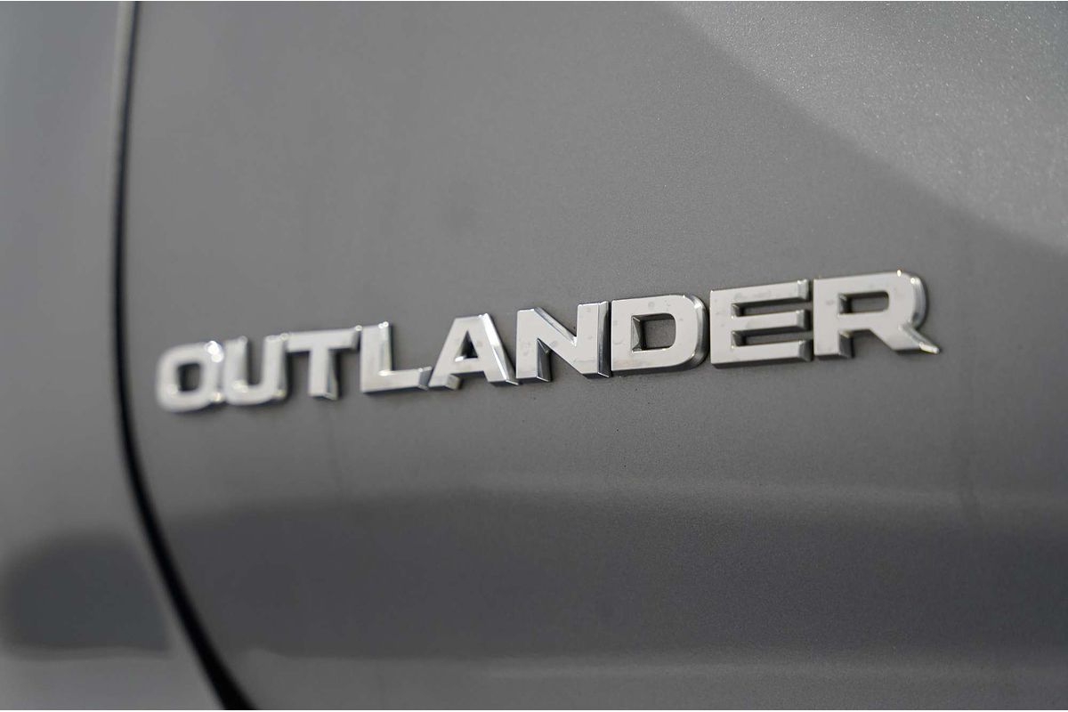 2022 Mitsubishi Outlander ES ZM