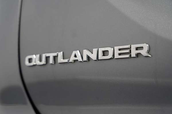 2022 Mitsubishi Outlander ES ZM