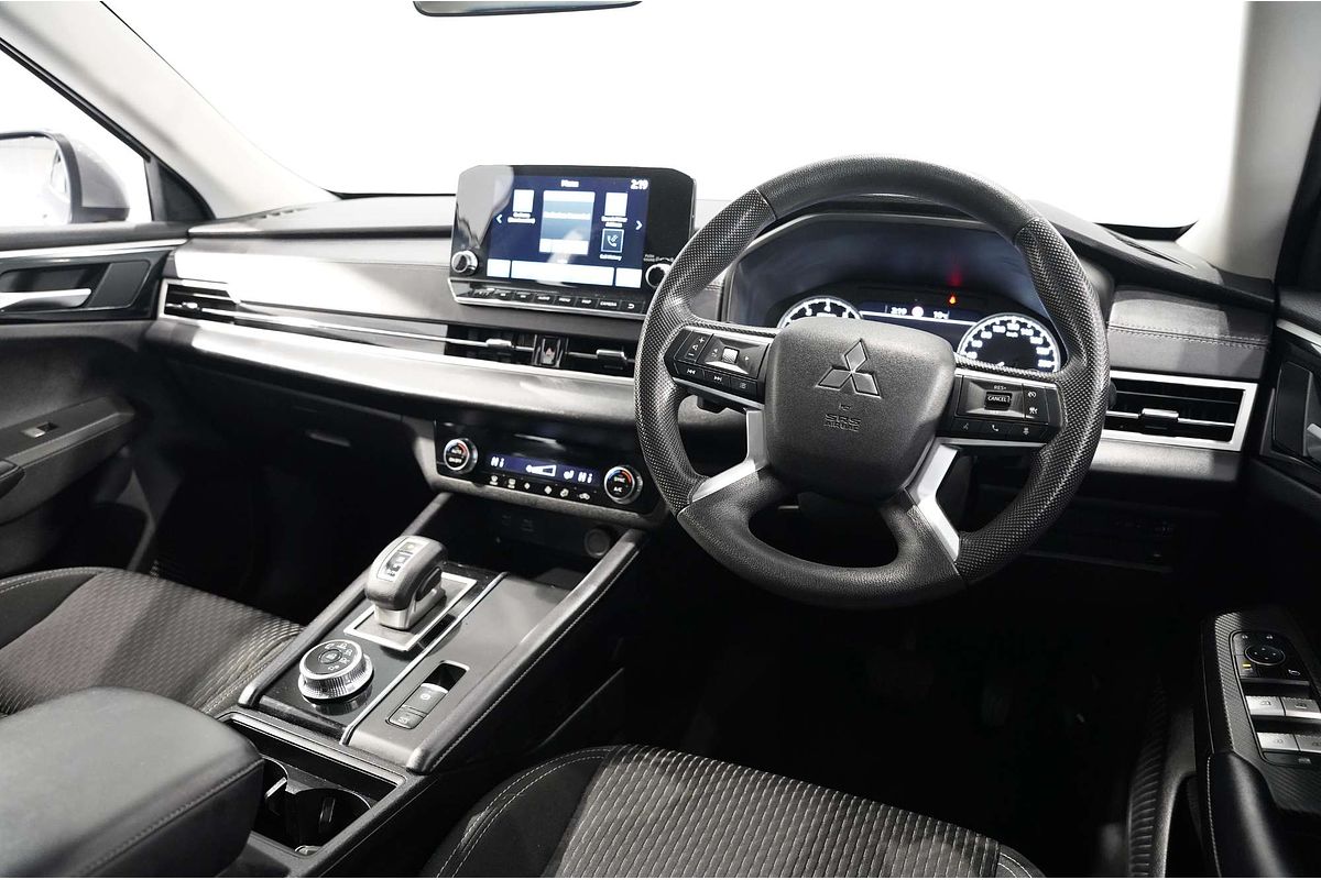 2022 Mitsubishi Outlander ES ZM