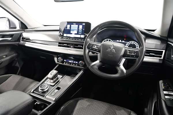 2022 Mitsubishi Outlander ES ZM