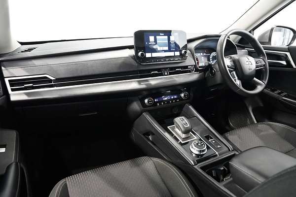 2022 Mitsubishi Outlander ES ZM